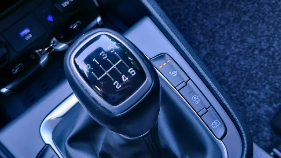 HYUNDAI Kona -