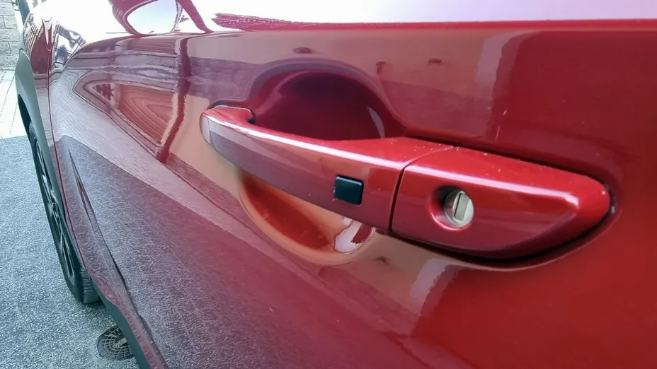 HYUNDAI Kona -