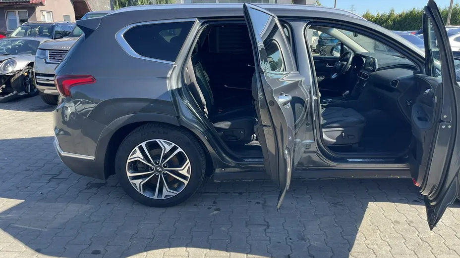 HYUNDAI Grand Santa Fe -