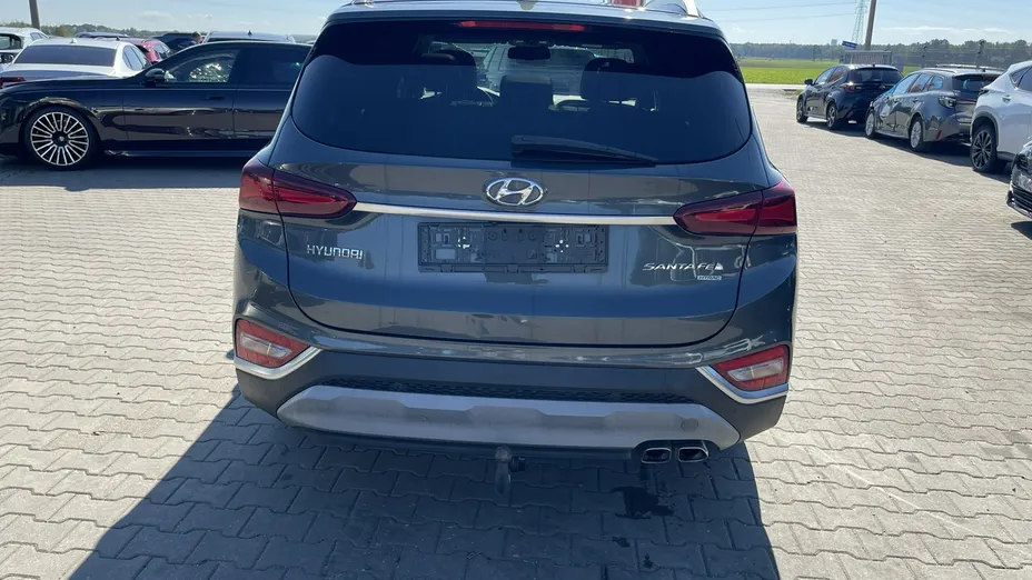 HYUNDAI Grand Santa Fe -