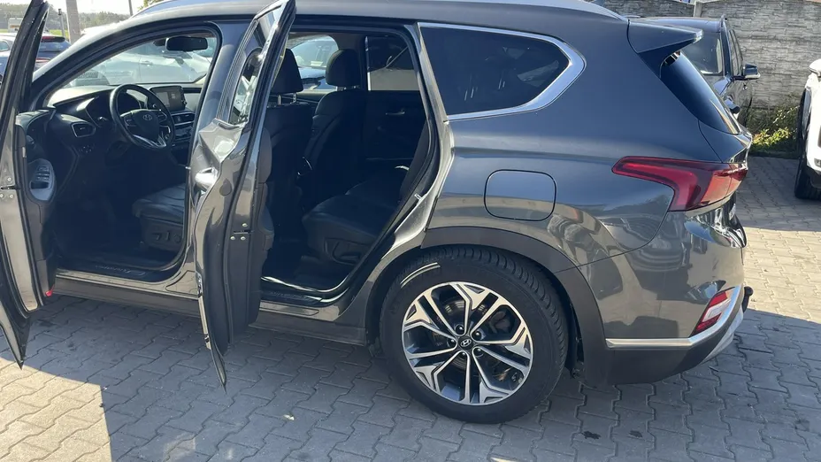 HYUNDAI Grand Santa Fe -