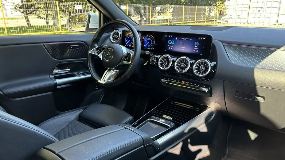 MERCEDES-BENZ EQA -