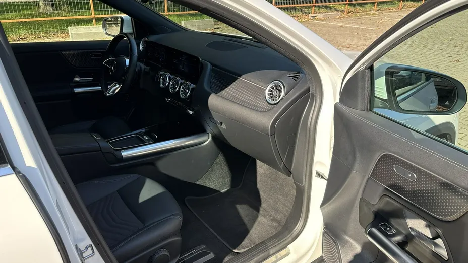MERCEDES-BENZ EQA -