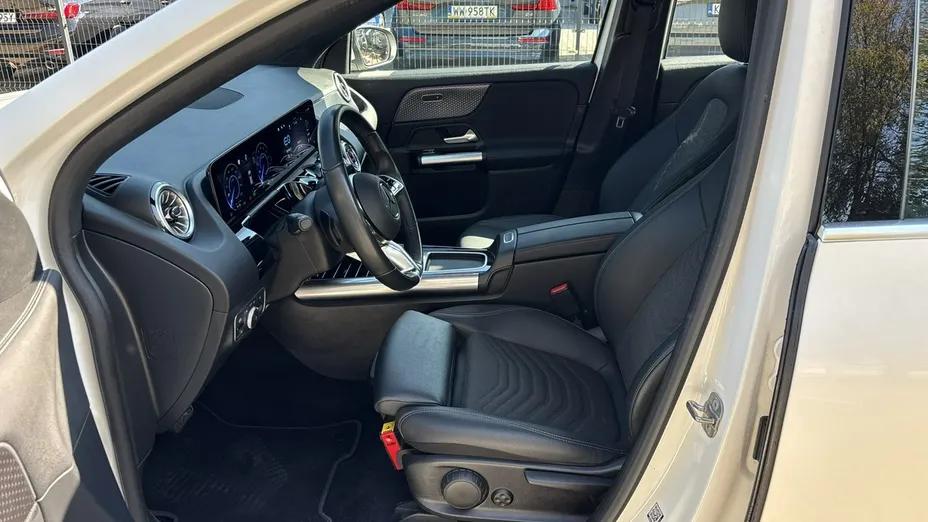 MERCEDES-BENZ EQA -