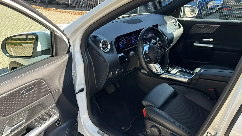 MERCEDES-BENZ EQA -