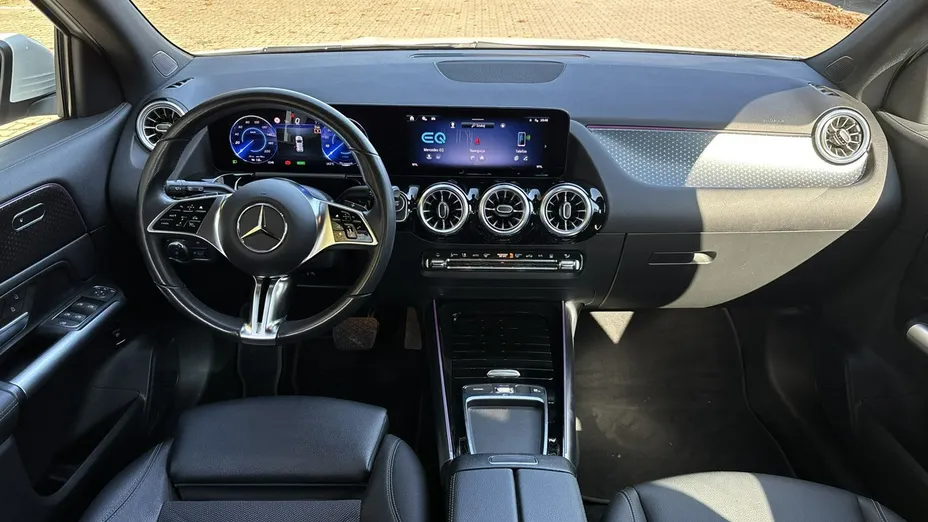 MERCEDES-BENZ EQA -