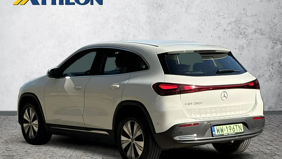 MERCEDES-BENZ EQA -