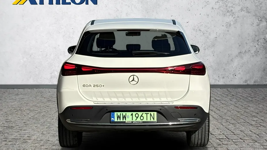 MERCEDES-BENZ EQA -