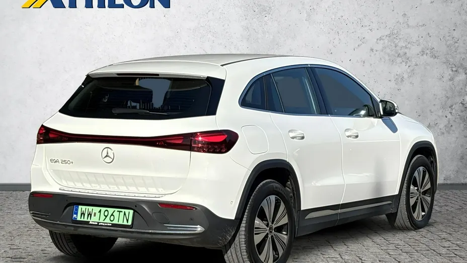 MERCEDES-BENZ EQA -