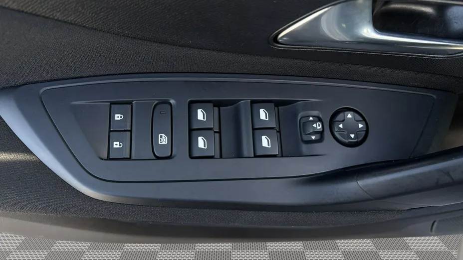 PEUGEOT 308 -