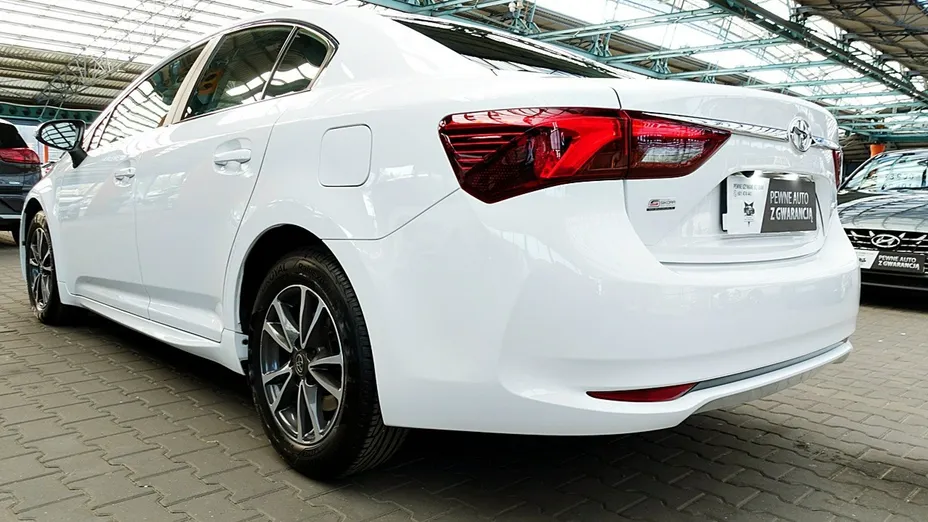 TOYOTA Avensis -