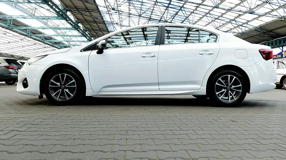 TOYOTA Avensis -