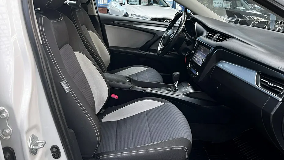 TOYOTA Avensis -