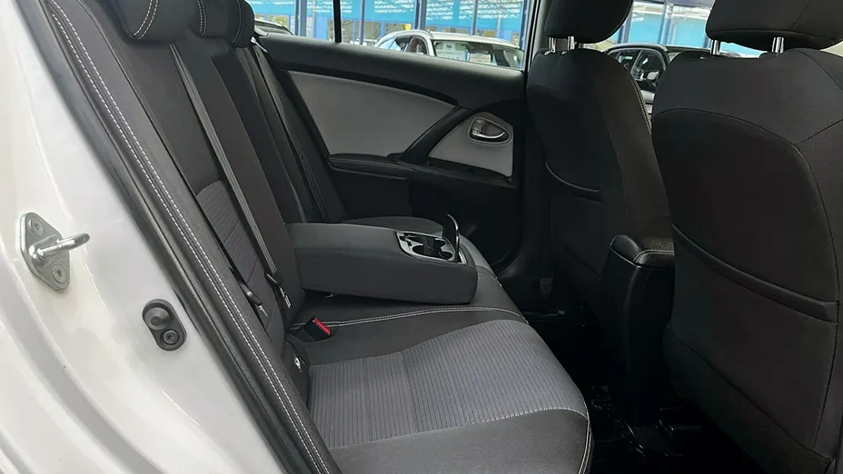 TOYOTA Avensis -