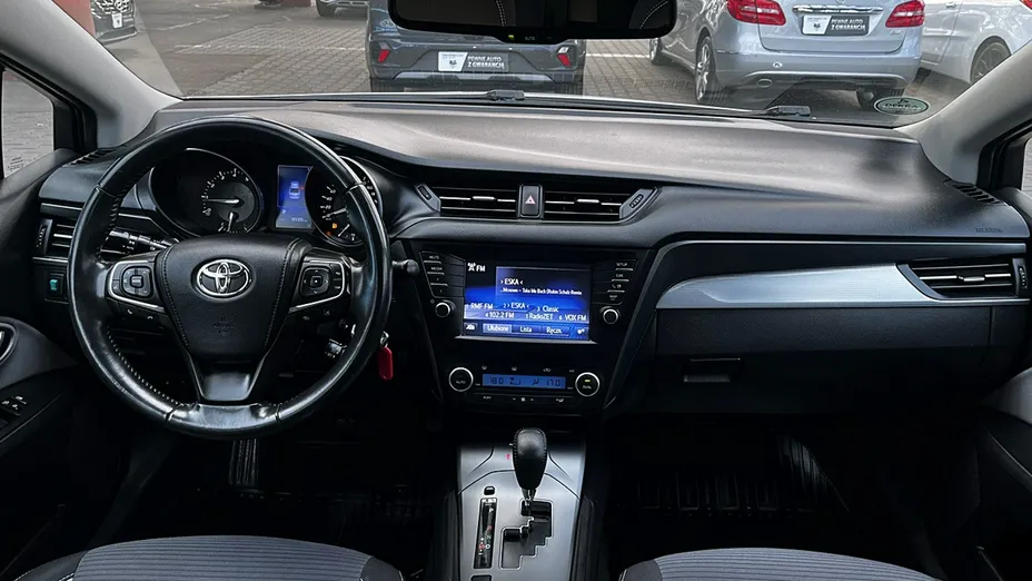TOYOTA Avensis -