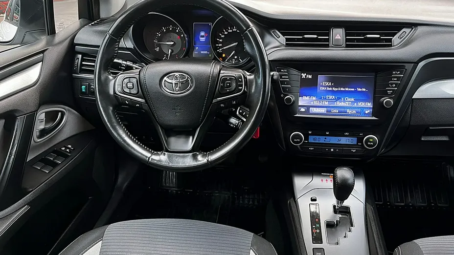 TOYOTA Avensis -