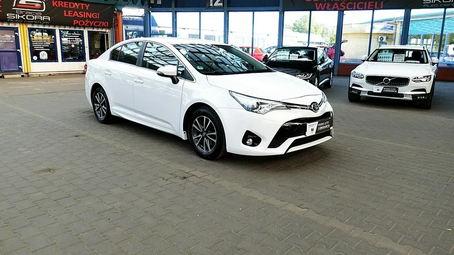 TOYOTA Avensis -