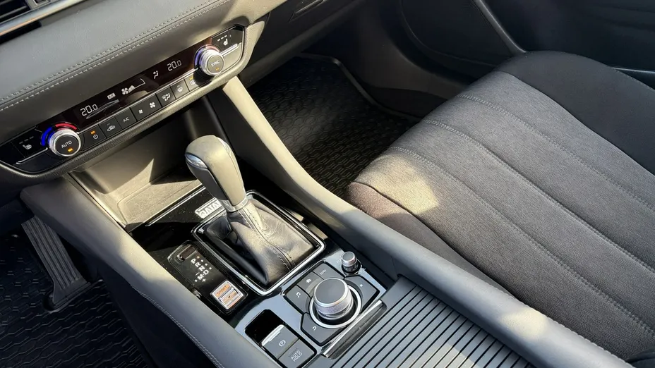 MAZDA 6 -