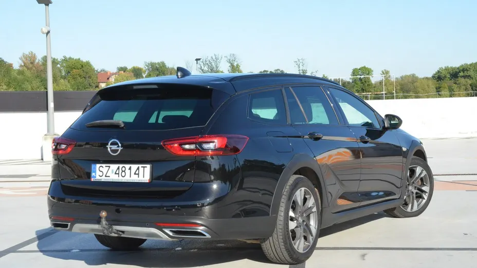 OPEL Insignia -