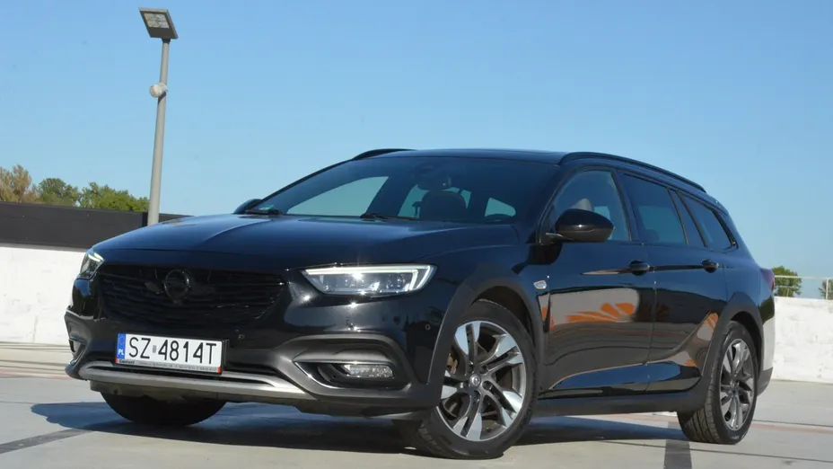 OPEL Insignia -