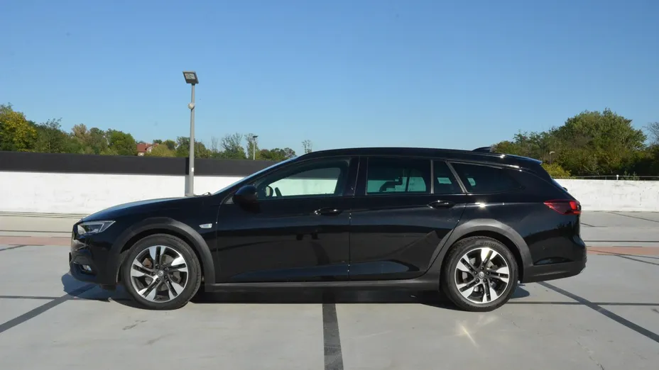 OPEL Insignia -