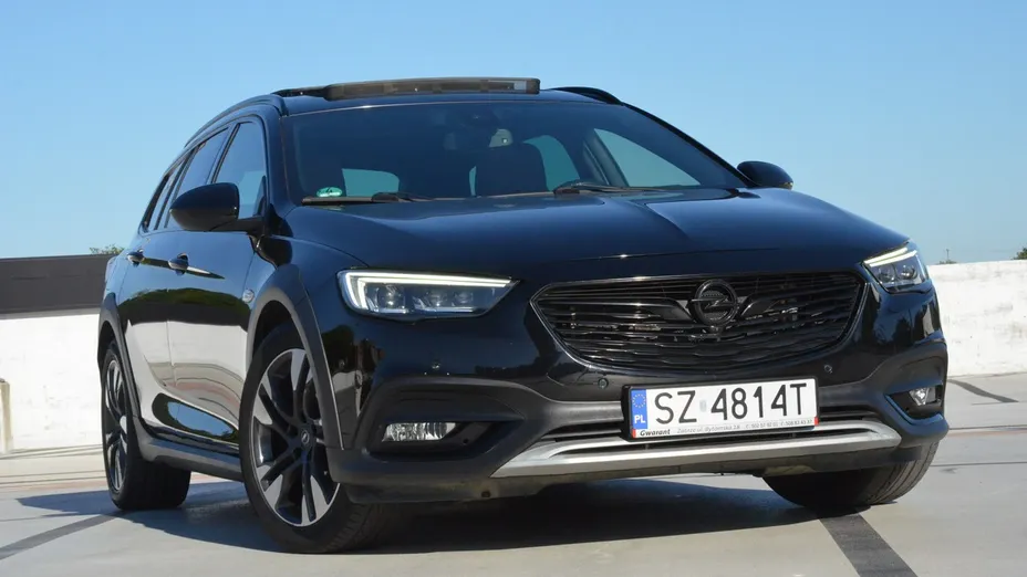 OPEL Insignia -