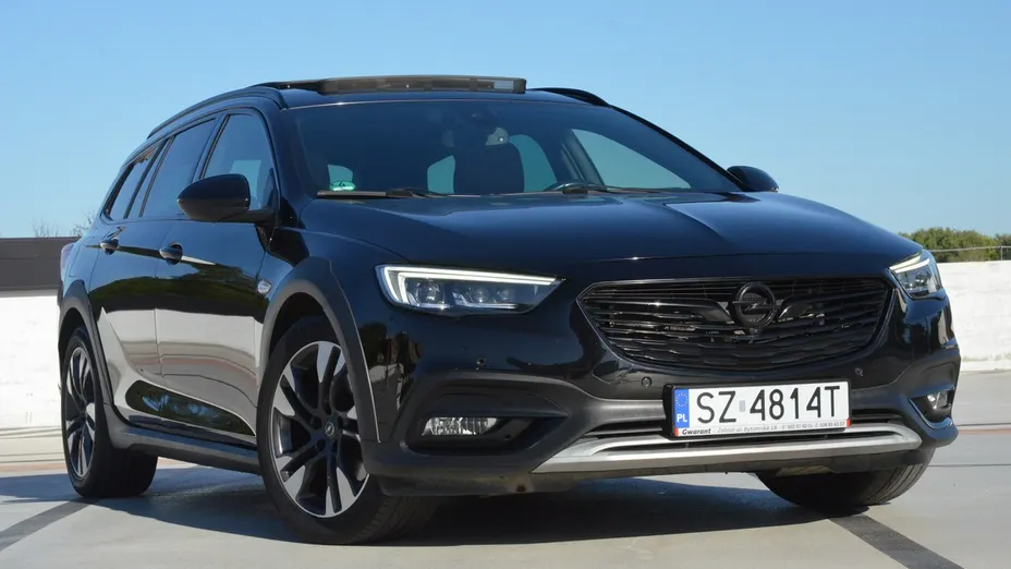 OPEL Insignia -