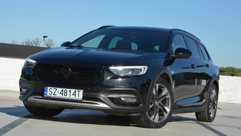 OPEL Insignia -