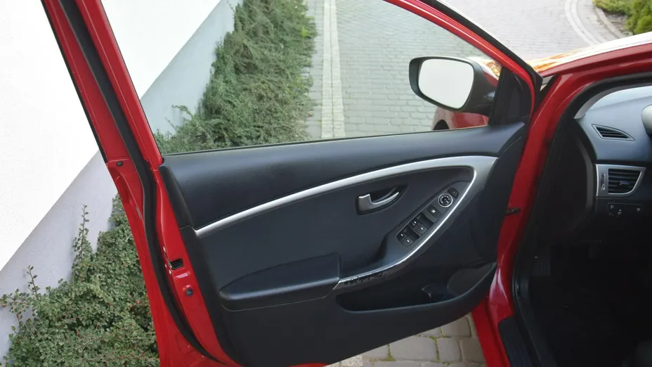 HYUNDAI i30 -