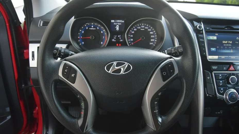 HYUNDAI i30 -