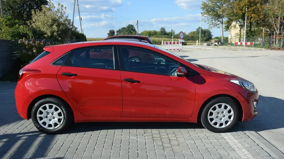 HYUNDAI i30 -