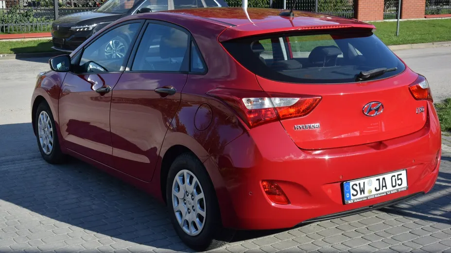 HYUNDAI i30 -