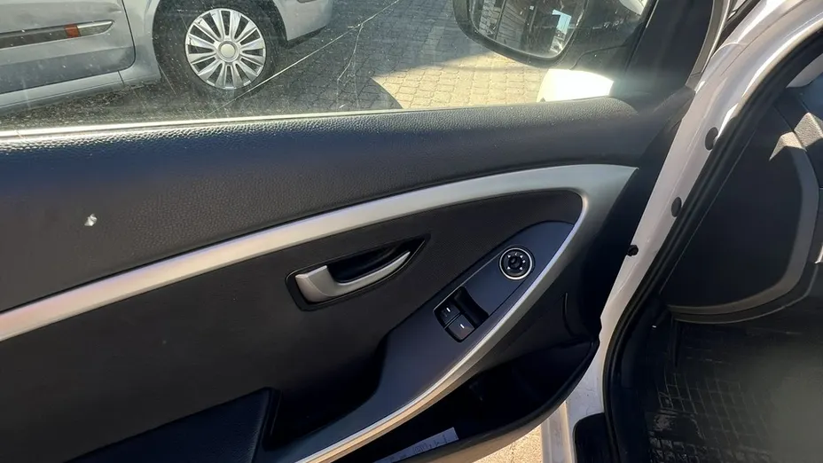 HYUNDAI i30 -