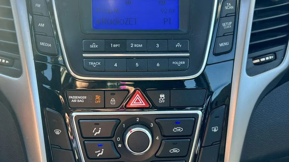 HYUNDAI i30 -