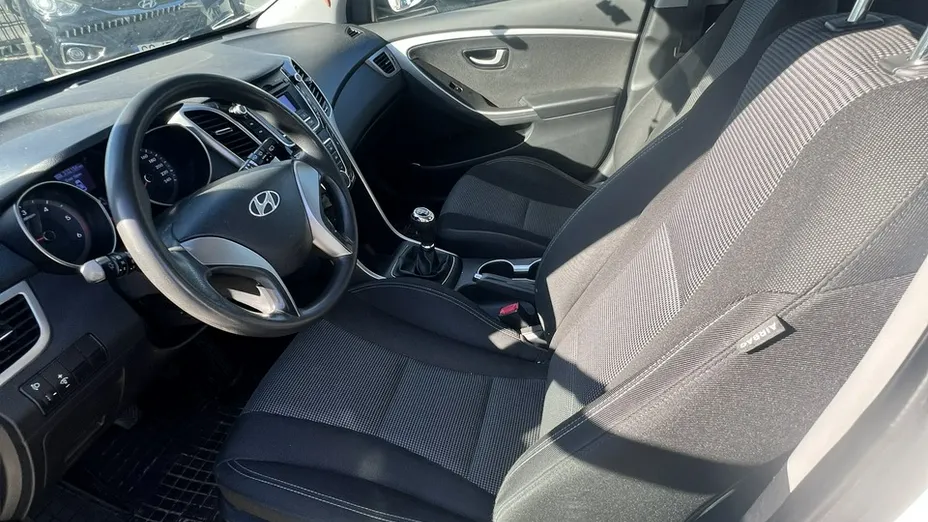 HYUNDAI i30 -