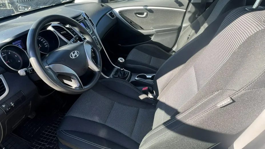 HYUNDAI i30 -