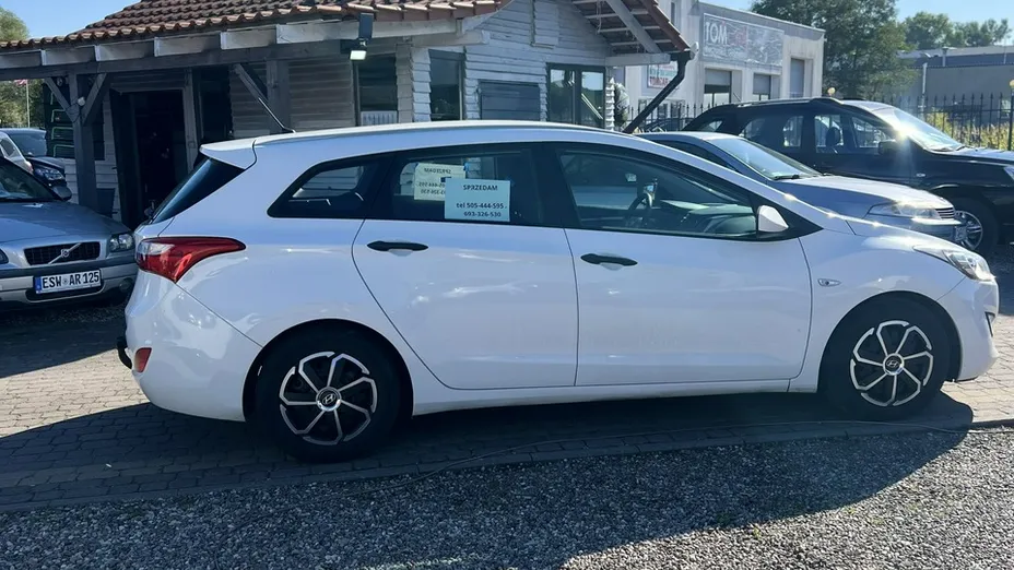 HYUNDAI i30 -