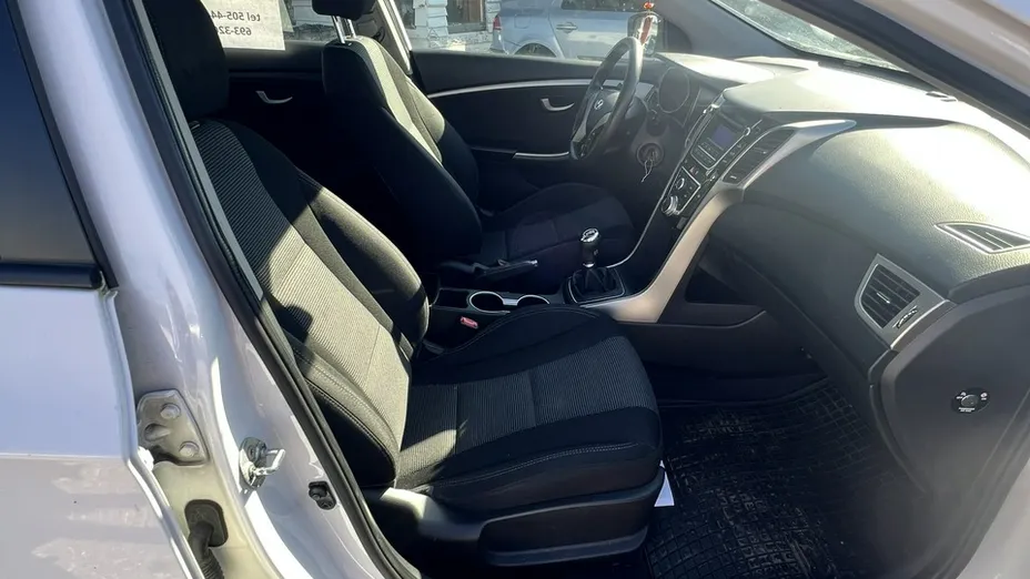 HYUNDAI i30 -