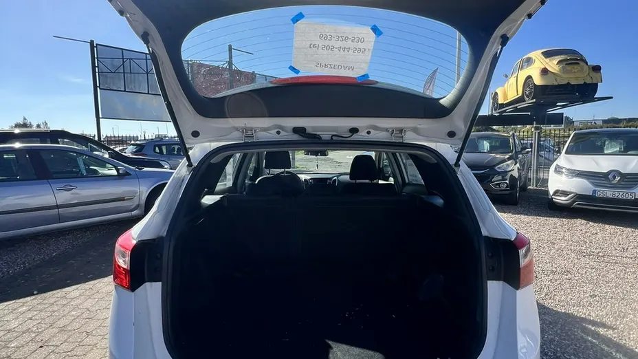 HYUNDAI i30 -