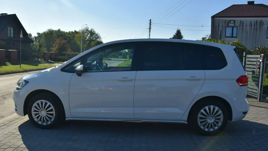 VOLKSWAGEN Touran -