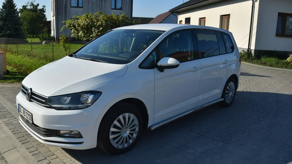 VOLKSWAGEN Touran -