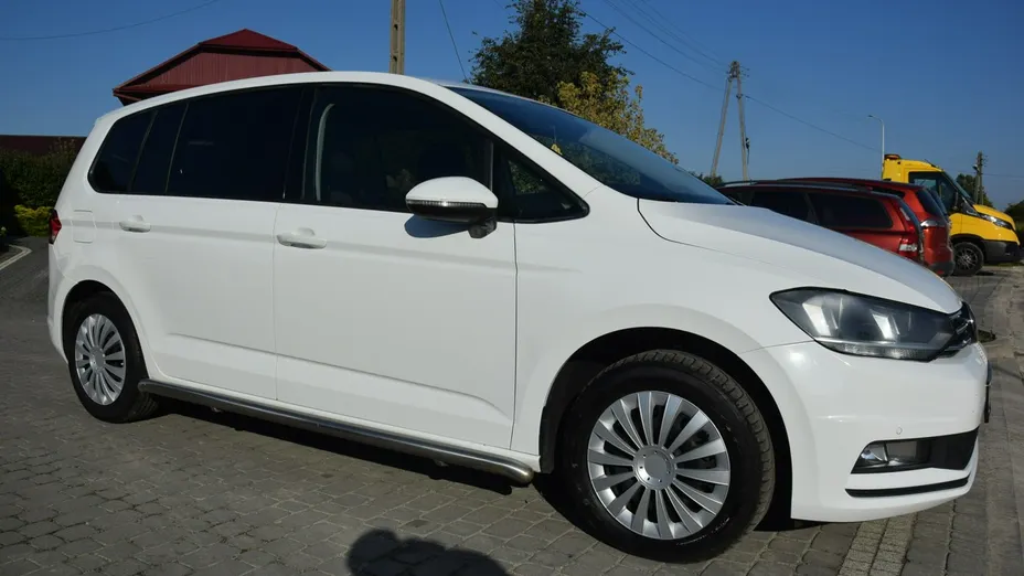 VOLKSWAGEN Touran -