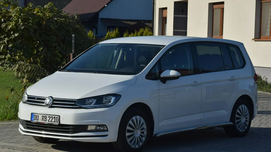 VOLKSWAGEN Touran -