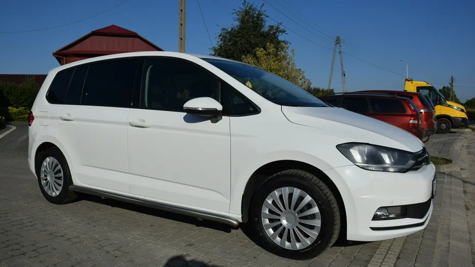 VOLKSWAGEN Touran -