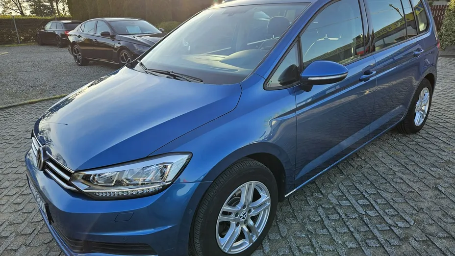 VOLKSWAGEN Touran -