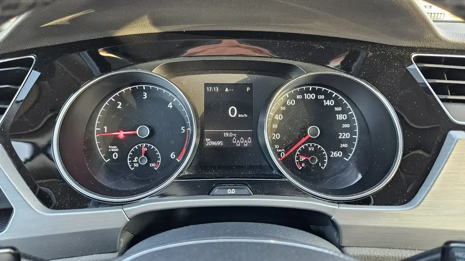 VOLKSWAGEN Touran -