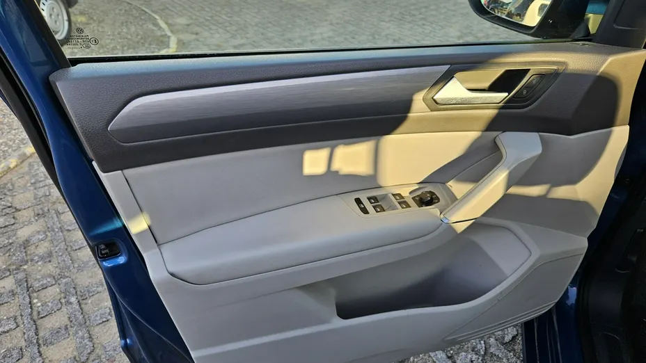 VOLKSWAGEN Touran -