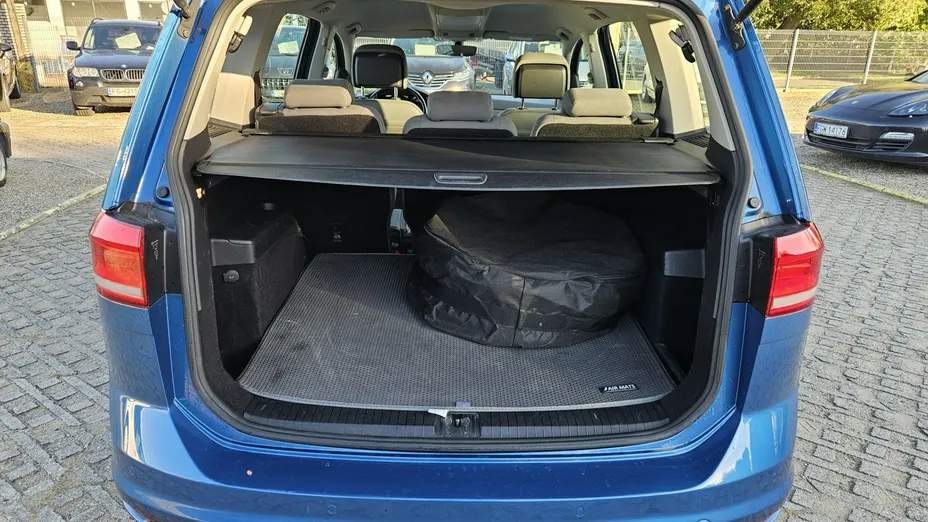 VOLKSWAGEN Touran -