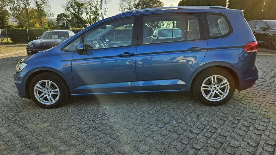 VOLKSWAGEN Touran -