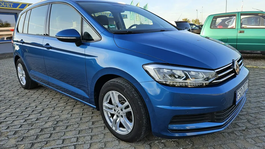VOLKSWAGEN Touran -